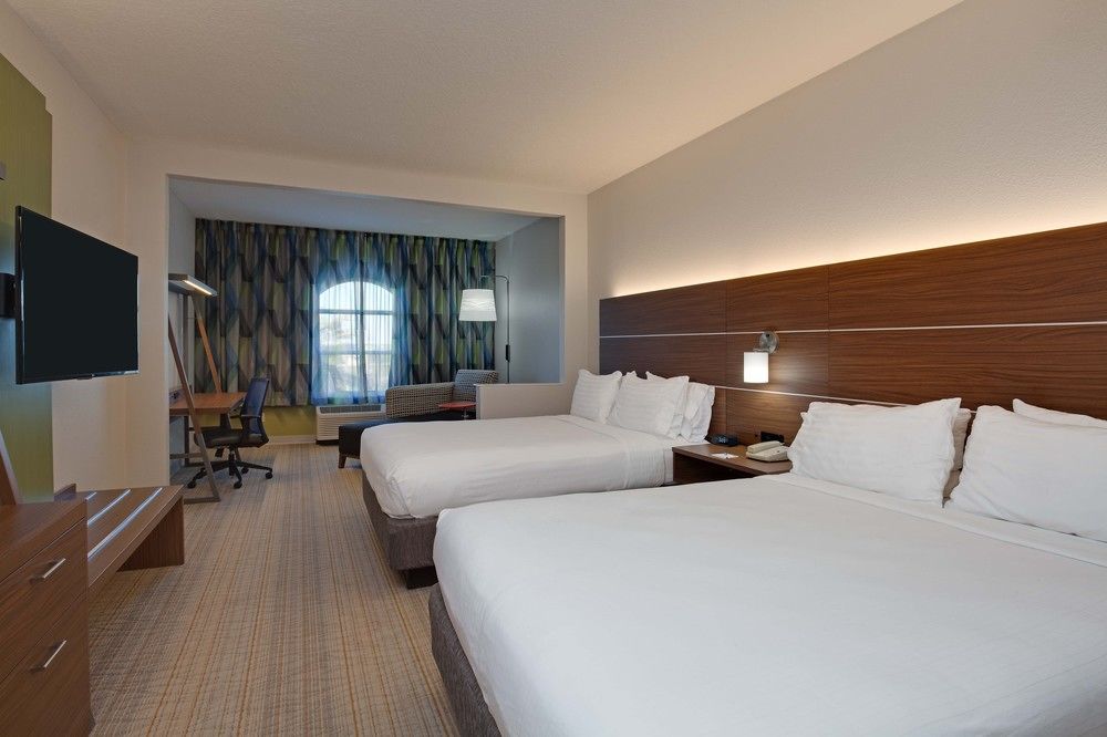 Holiday Inn Express & Suites Orlando International Airport image 1